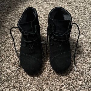 Toms Women's Black Lace-Up Wedged Ankle Boots